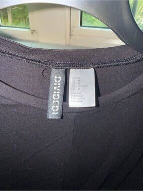 H&M Divided Black Crop Top
